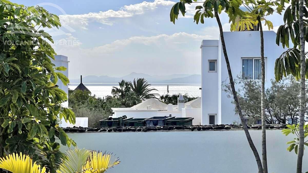 3 slaapkamer Villa te koop in Playa Blanca met zwembad garage - € 475.000 (Ref: 9106205)