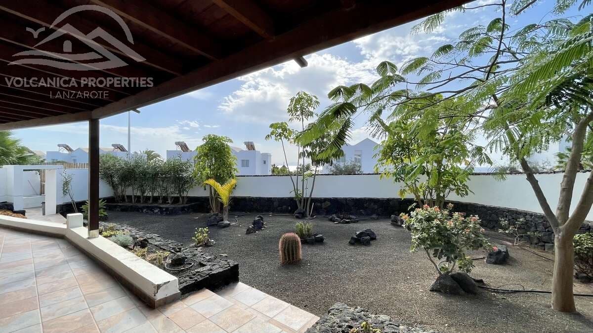 3 slaapkamer Villa te koop in Playa Blanca met zwembad garage - € 475.000 (Ref: 9106205)