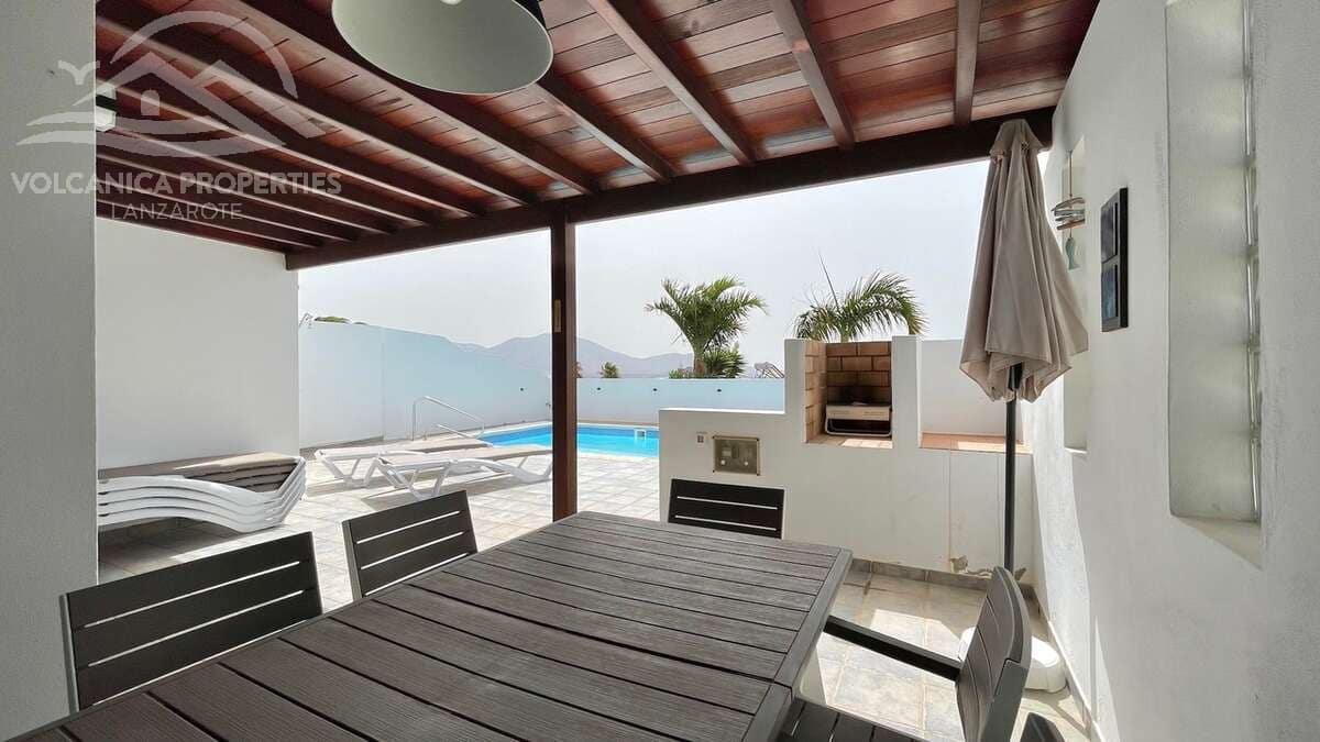 3 soveværelse Villa til salg i Playa Blanca med swimmingpool garage - € 549.000 (Ref: 9141250)