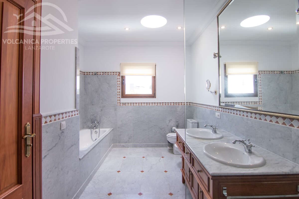 4 soveværelse Villa til salg i Macher med swimmingpool garage - € 1.050.000 (Ref: 9143762)