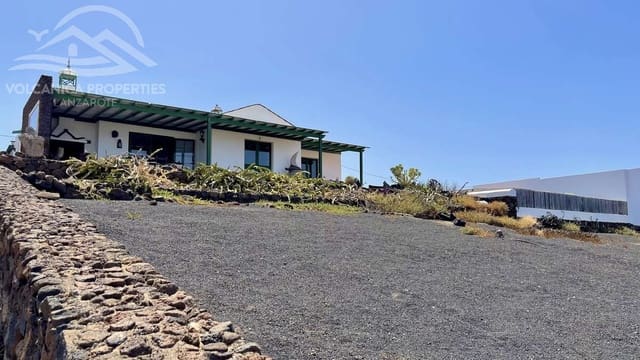 Chalet de 3 habitaciones en Las Brenas, Yaiza en venta con garaje - 880.000 € (Ref: 9176041)
