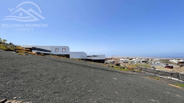 Chalet de 3 habitaciones en Las Brenas, Yaiza en venta con garaje - 880.000 € (Ref: 9176041)