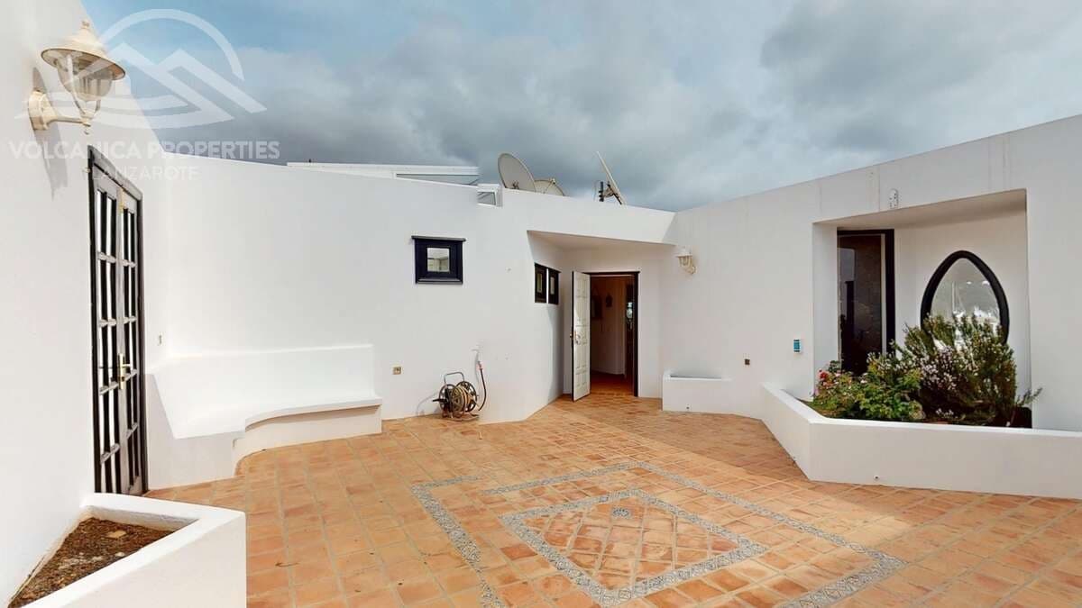 3 soveværelse Villa til salg i Playa Blanca med swimmingpool garage - € 840.000 (Ref: 9425585)