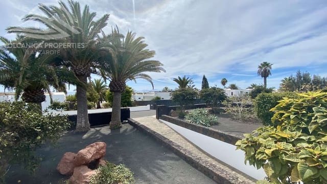 3 soveværelse Villa til salg i Playa Blanca, Yaiza med swimmingpool garage - € 840.000 (Ref: 9425585)