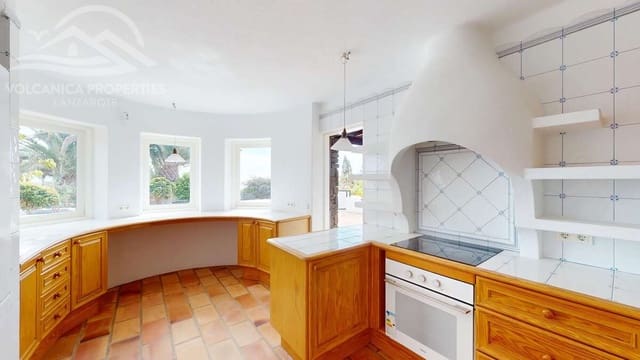 3 soveværelse Villa til salg i Playa Blanca, Yaiza med swimmingpool garage - € 840.000 (Ref: 9425585)