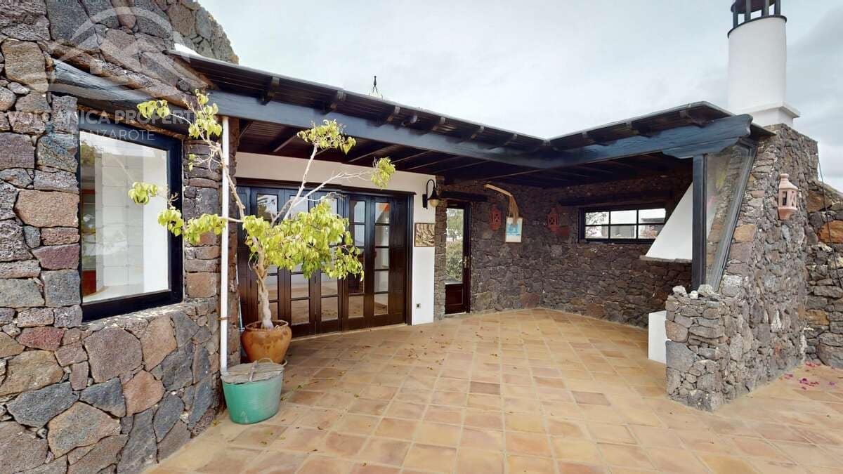 3 soveværelse Villa til salg i Playa Blanca med swimmingpool garage - € 840.000 (Ref: 9425585)