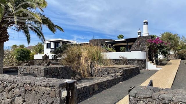 3 soveværelse Villa til salg i Playa Blanca, Yaiza med swimmingpool garage - € 840.000 (Ref: 9425585)