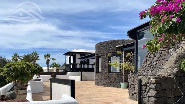 3 soveværelse Villa til salg i Playa Blanca, Yaiza med swimmingpool garage - € 840.000 (Ref: 9425585)