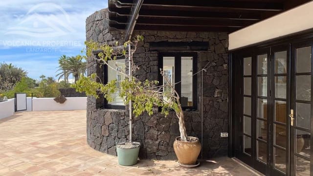 3 soveværelse Villa til salg i Playa Blanca, Yaiza med swimmingpool garage - € 840.000 (Ref: 9425585)