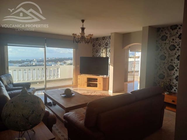 4 soveværelse Villa til salg i Tías med swimmingpool - € 745.000 (Ref: 9426750)