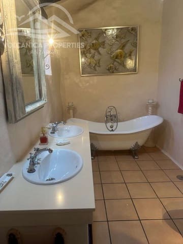 5 soveværelse Villa til salg i Tiagua, Teguise med swimmingpool - € 895.000 (Ref: 9448572)