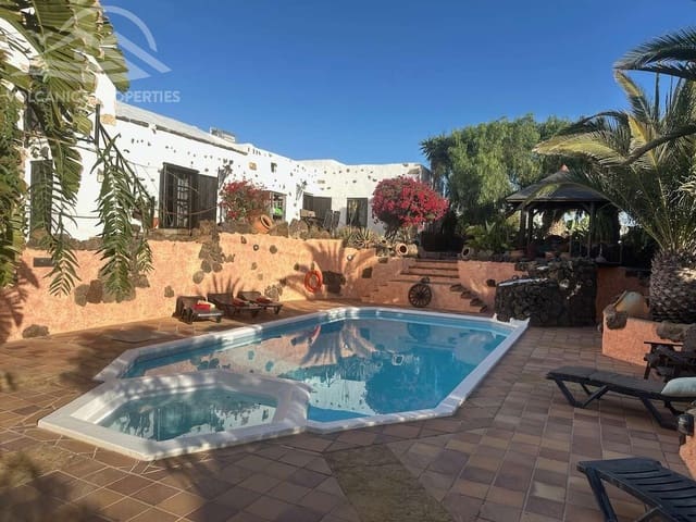 Chalet de 5 habitaciones en Tiagua, Teguise en venta con piscina - 895.000 € (Ref: 9448572)