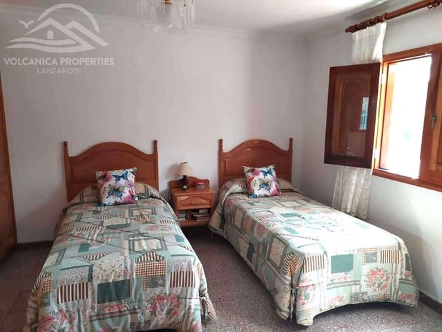 4 chambre Villa/Maison à vendre à Rosiana, Santa Lucía de Tirajana avec garage - 310 000 € (Ref: 9471056)