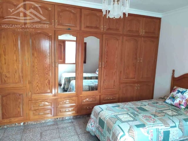 4 chambre Villa/Maison à vendre à Rosiana, Santa Lucía de Tirajana avec garage - 310 000 € (Ref: 9471056)