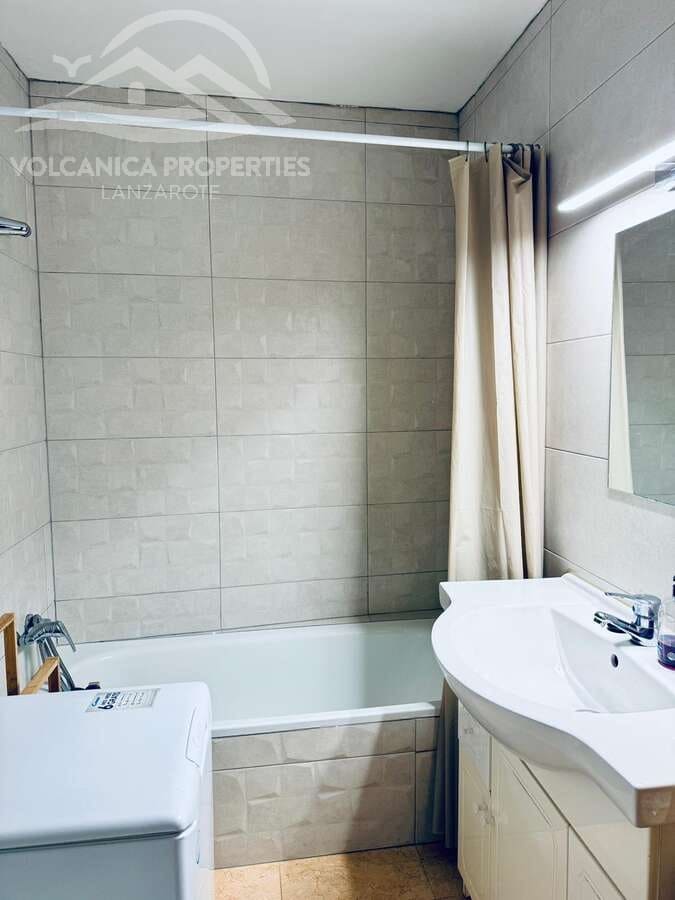 2 bedroom Apartment for sale in Arrecife - € 210,000 (Ref: 9689938)