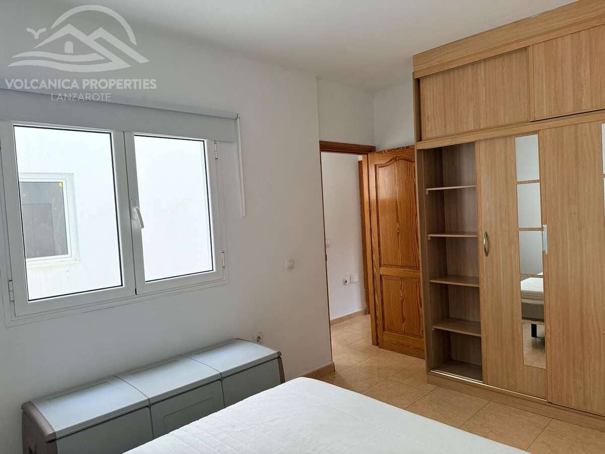 2 bedroom Apartment for sale in Arrecife - € 210,000 (Ref: 9689938)