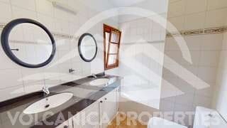 Chalet de 1 habitación en Playa Blanca en venta con piscina - 475.000 € (Ref: 9745212)