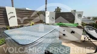 Chalet de 1 habitación en Playa Blanca en venta con piscina - 475.000 € (Ref: 9745212)