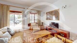 Chalet de 1 habitación en Playa Blanca en venta con piscina - 475.000 € (Ref: 9745212)