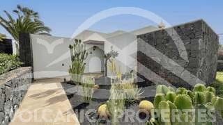 Chalet de 1 habitación en Playa Blanca en venta con piscina - 475.000 € (Ref: 9745212)