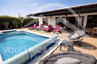 Chalet de 1 habitación en Playa Blanca en venta con piscina - 475.000 € (Ref: 9745212)