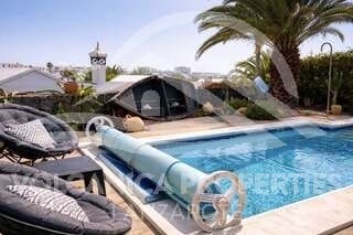 Chalet de 1 habitación en Playa Blanca en venta con piscina - 475.000 € (Ref: 9745212)