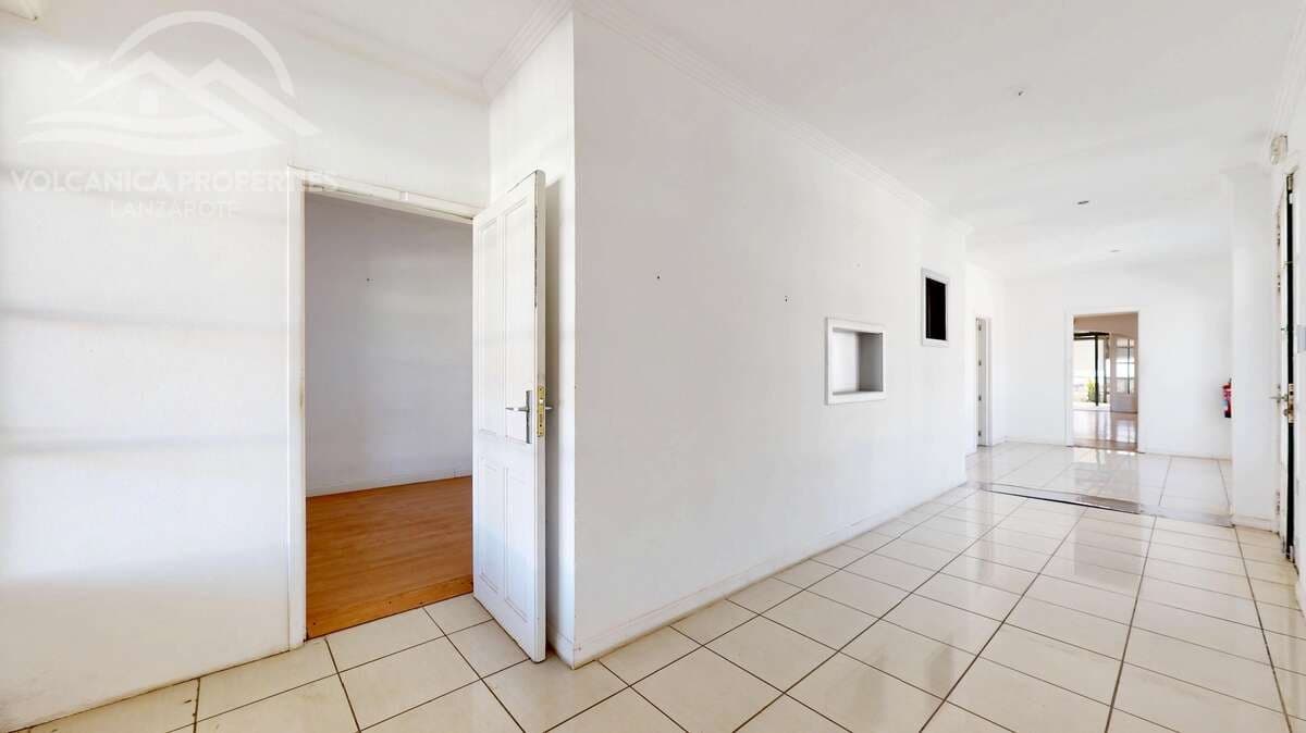 Kaupallinen myytävänä paikassa Playa Blanca - 320 000 € (Ref: 9745214)