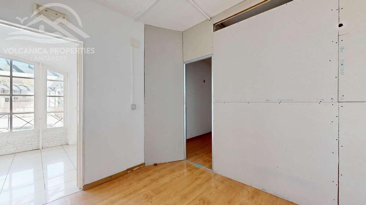 Kaupallinen myytävänä paikassa Playa Blanca - 320 000 € (Ref: 9745214)