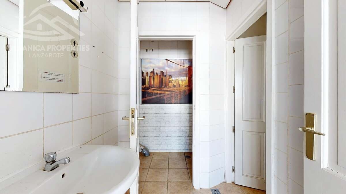 Kaupallinen myytävänä paikassa Playa Blanca - 320 000 € (Ref: 9745214)