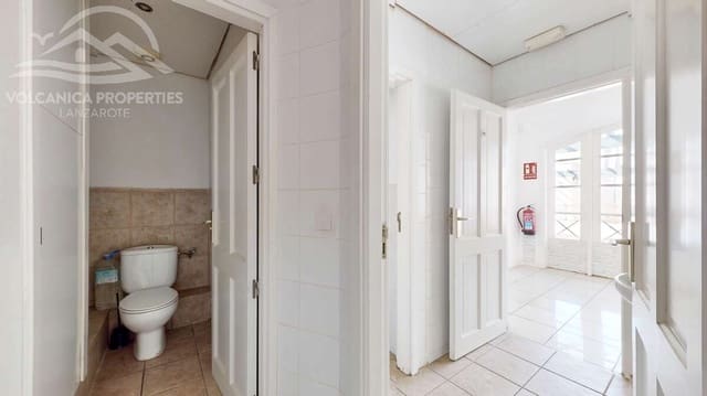 Kaupallinen myytävänä paikassa Playa Blanca, Yaiza - 320 000 € (Ref: 9745214)