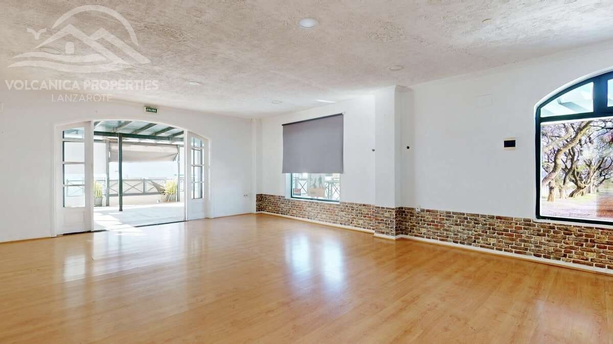 Kaupallinen myytävänä paikassa Playa Blanca - 320 000 € (Ref: 9745214)