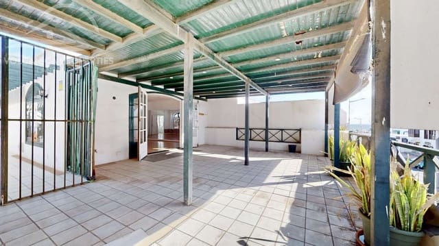 Kaupallinen myytävänä paikassa Playa Blanca, Yaiza - 320 000 € (Ref: 9745214)