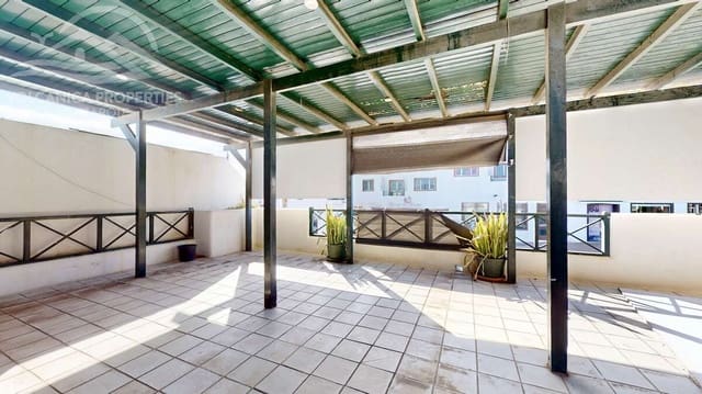 Kaupallinen myytävänä paikassa Playa Blanca, Yaiza - 320 000 € (Ref: 9745214)