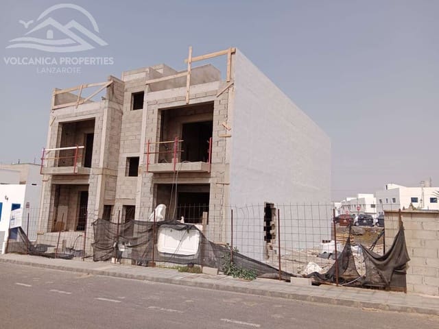 2 slaapkamer Appartement te koop in La Santa, Tinajo - € 349.000 (Ref: 9795943)