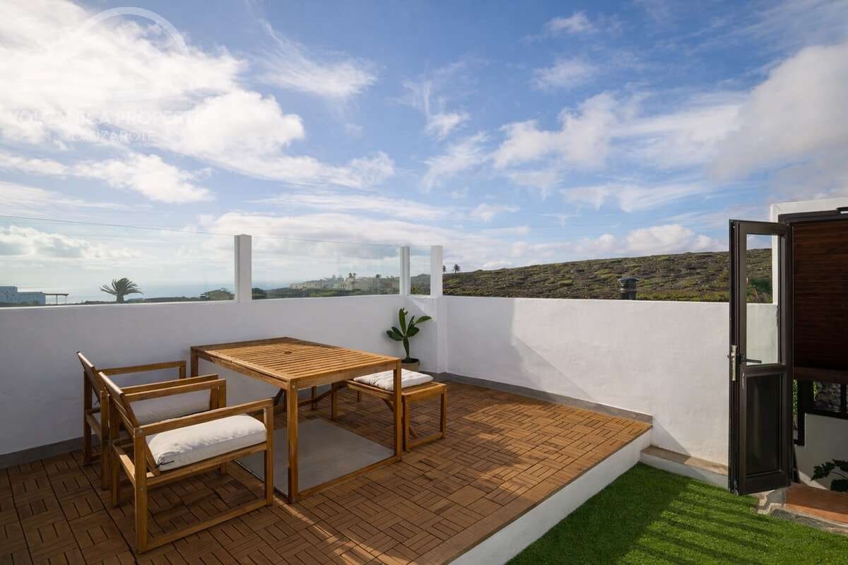 5 bedroom Villa for sale in Ye - € 379,000 (Ref: 9828172)
