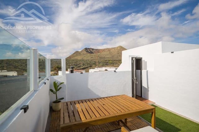 5 bedroom Villa for sale in Ye, Haría - € 379,000 (Ref: 9828172)