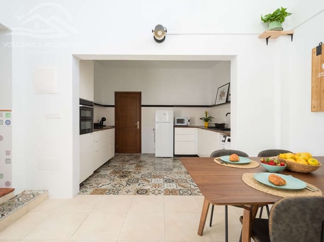 5 bedroom Villa for sale in Ye, Haría - € 379,000 (Ref: 9828172)