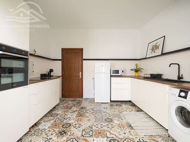 5 bedroom Villa for sale in Ye, Haría - € 379,000 (Ref: 9828172)