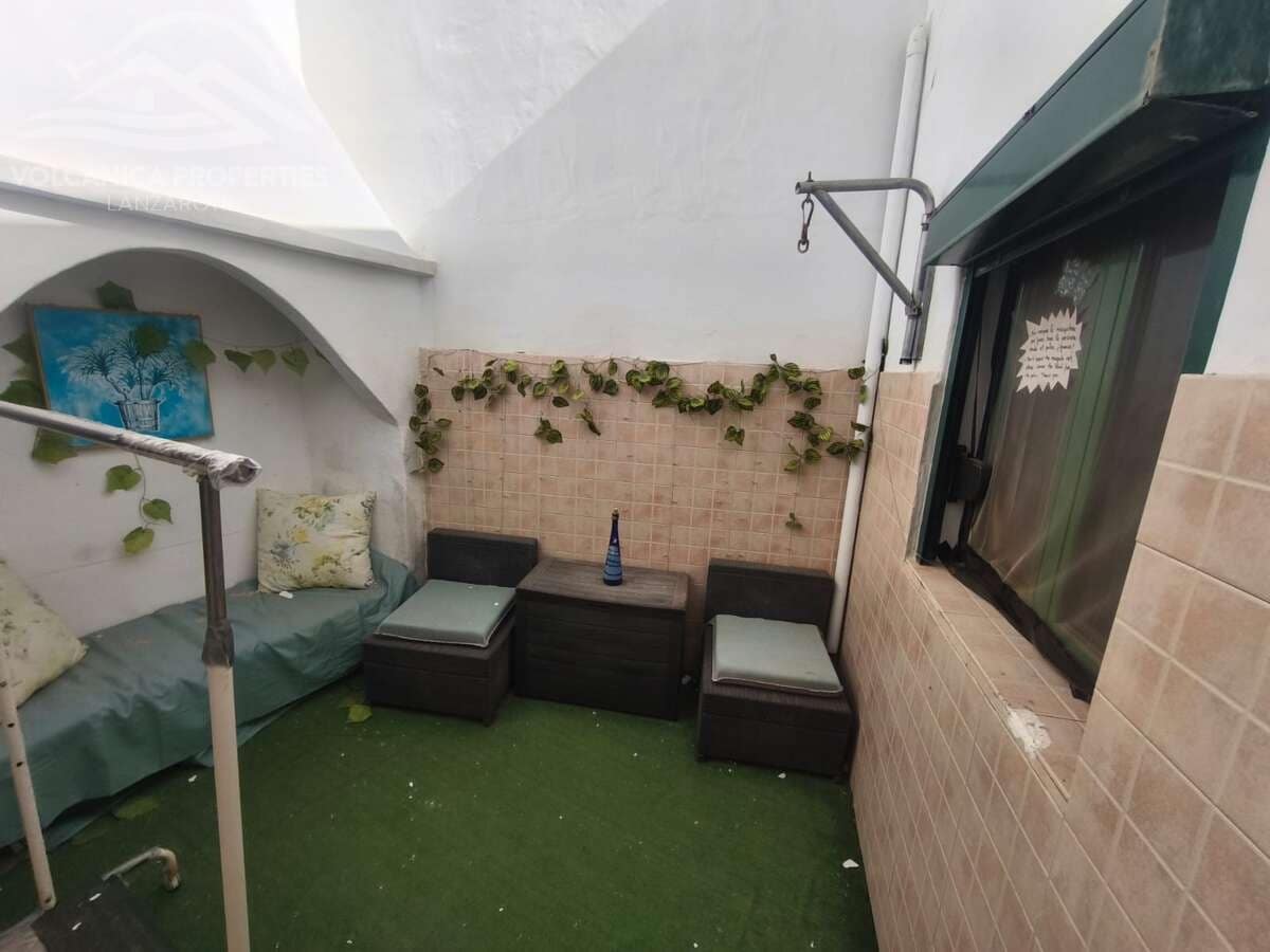 5 bedroom Villa for sale in Orzola - € 465,000 (Ref: 9926615)