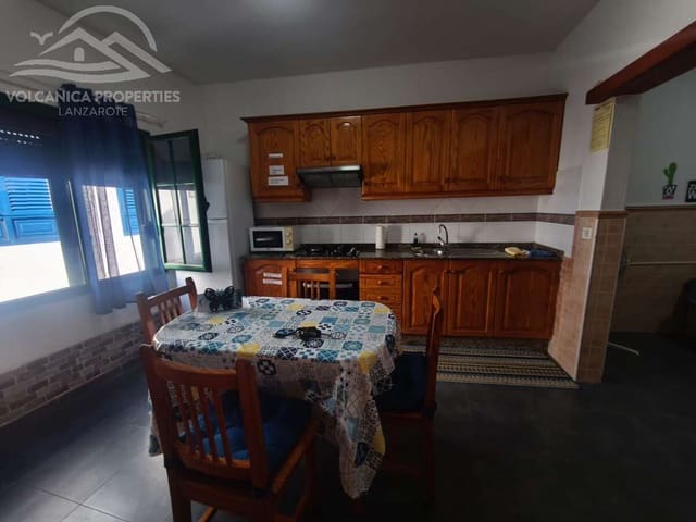 5 bedroom Villa for sale in Orzola, Haría - € 465,000 (Ref: 9926615)