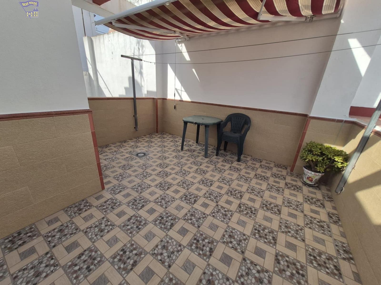 2 bedroom Penthouse for rent in Arcos de la Frontera - € 500 (Ref: 10022631)