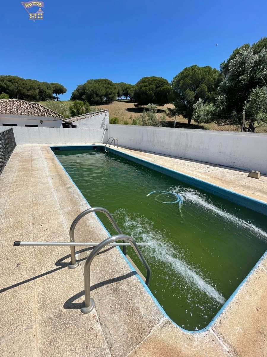 3 soveværelse Finca/Landehus til salg i Arcos de la Frontera med swimmingpool garage - € 170.000 (Ref: 3564679)
