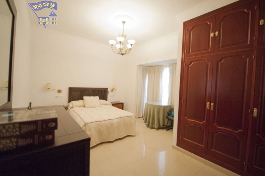 5 bedroom Villa for sale in Arcos de la Frontera with pool garage - € 600,000 (Ref: 3564730)