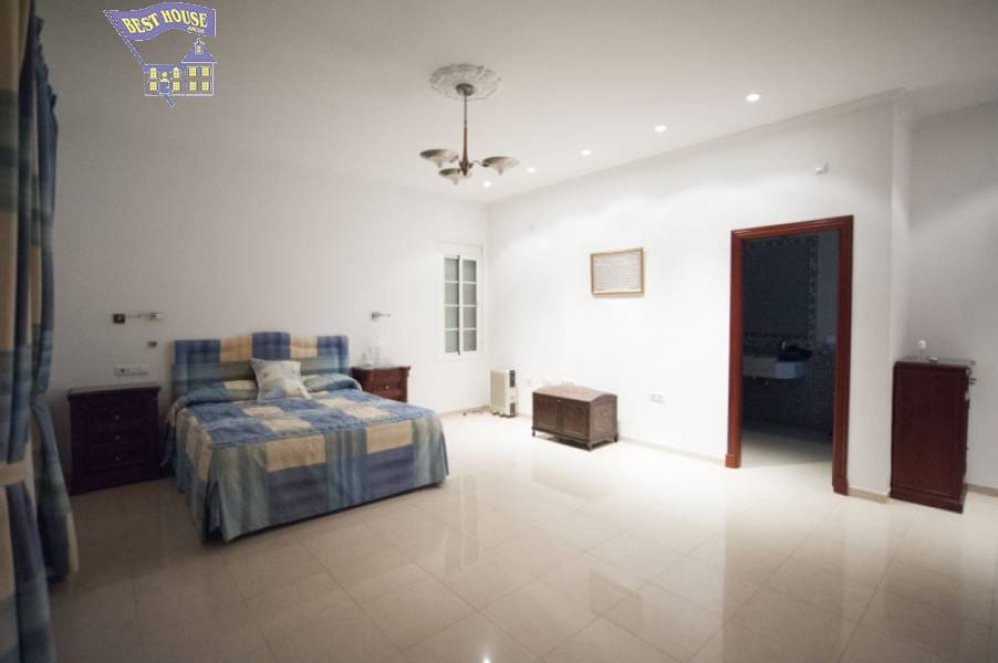 5 bedroom Villa for sale in Arcos de la Frontera with pool garage - € 600,000 (Ref: 3564730)