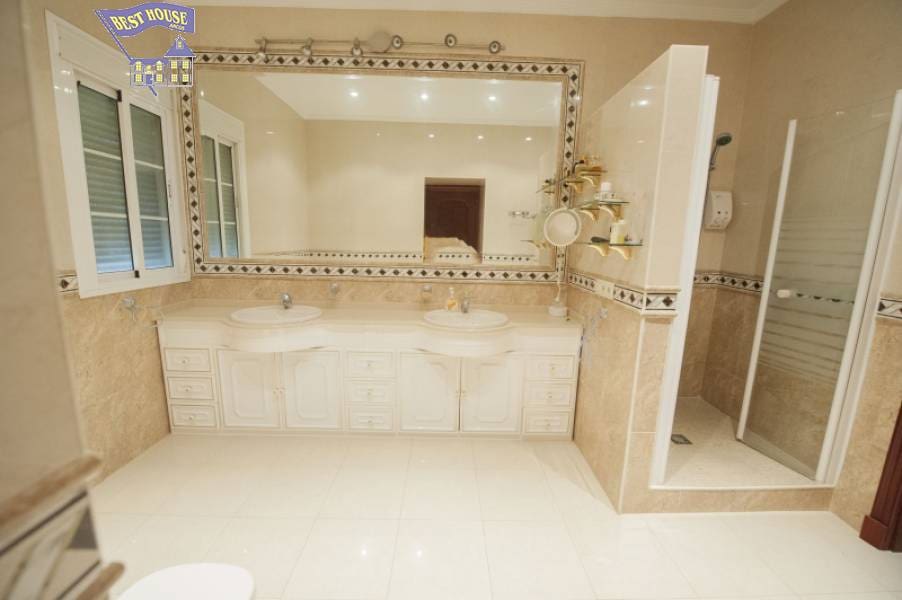 5 bedroom Villa for sale in Arcos de la Frontera with pool garage - € 600,000 (Ref: 3564730)