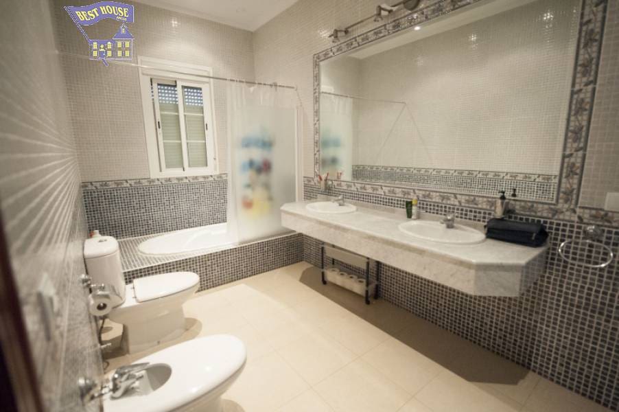 5 bedroom Villa for sale in Arcos de la Frontera with pool garage - € 600,000 (Ref: 3564730)