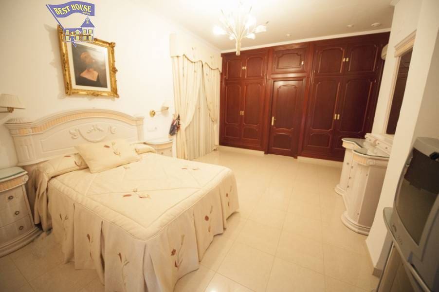 5 bedroom Villa for sale in Arcos de la Frontera with pool garage - € 600,000 (Ref: 3564730)