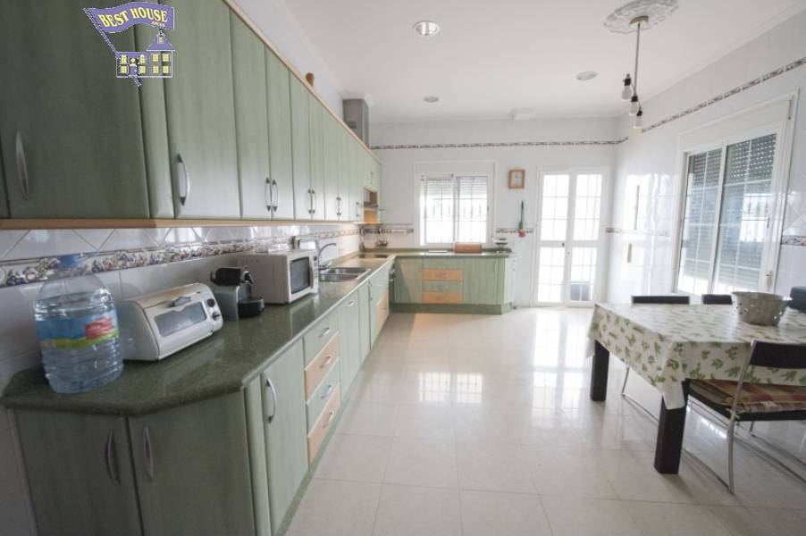 5 bedroom Villa for sale in Arcos de la Frontera with pool garage - € 600,000 (Ref: 3564730)