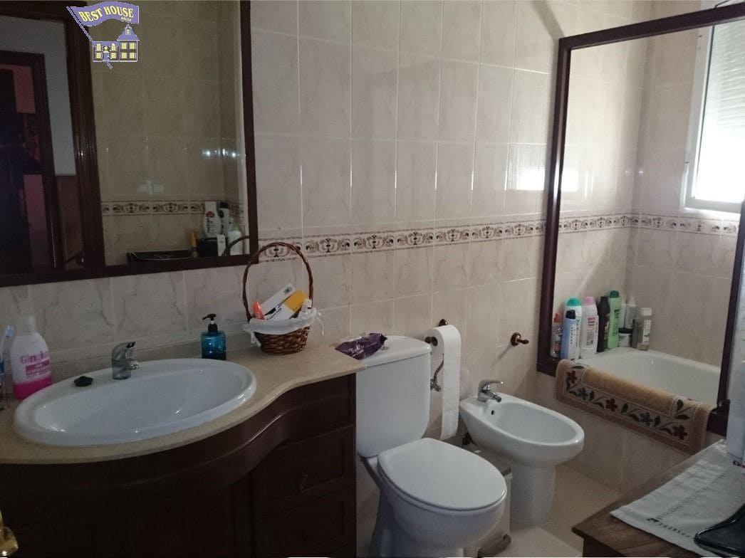 3 bedroom Terraced Villa for sale in Arcos de la Frontera - € 145,000 (Ref: 3564855)