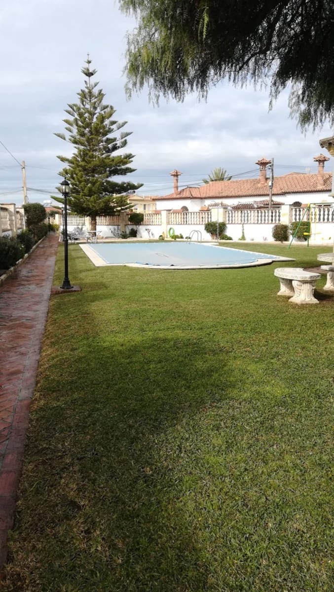 8 bedroom Villa for sale in Arcos de la Frontera with pool garage - € 540,000 (Ref: 3564938)
